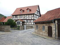 Haurden, Fachwerkhaus in der Gasse (01.07.2023)