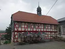 Holzthaleben, altes Rathaus mit Heimatmuseum am Kirchberg (30.06.2023)