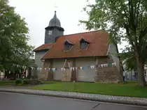 Petersdorf, evangelische St. Johannis Kirche, erbaut im 17. Jahrhundert, barocker Dachreiter mit verschiefertem Fachwerk (30.06.2023)