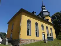 Berga/Elster, Pfarrkirche St. Erhard, rechteckige Saalkirche mit zweigeschossigen Langhausemporen (25.06.2023)