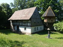 Blankenhain, Mllerhaus von 1770 und Taubenhaus im Freilichtmuseum (25.06.2023)