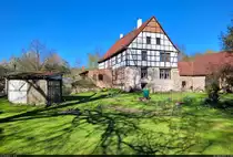 Sehr gastfreundlich bewirtet wird man in der Oberm�hle bei Blankenheim (Sangerhausen). Dem sch�nen Fachwerkhaus schlie�t sich ebenso eine gro�z�gige, gepflegte Au�enanlage und eine T�pferei an.

🕓 30.4.2023 | 17:48 Uhr