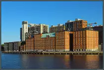 Um 1900 wurde die M�hle Kvarnen Tre Kronor in Kvarnholmen (Gemeinde Nacka) errichtet. Sp�ter kamen weitere Anlagen wie ein Brot- und Nudel-Fabrik hinzu. Heute beherbergen die historischen Bauten Wohnungen. (18.05.2023)