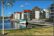 Das ehemalige Hafengebiet Norra Kajen in Sundsvall wurde zu einem modernen Wohngebiet umgebaut. Ein paar Kutter sorgen fr maritimes Flair. (20.05.2023)