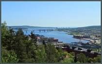 Blick vom Norra Berget zum Hafen von Sundsvall und der Sundsvallsbron. (20.05.2023)