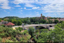 Halle (Saale) von oben:
Oberburg Giebichenstein und Giebichensteinbrcke – das klassische Postkarten-Motiv von Halle (Saale), gesehen vom Biergarten der  Bergschenke .

🕓 29.6.2023 | 13:11 Uhr