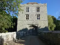 Barbican Tower der Michelham Priory, erbaut im 15. Jahrhundert (04.09.2023)