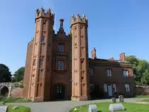 Hadleigh, burgartiges Dekanatsgeb�ude, erbaut im 19. Jahrhundert (07.09.2023)