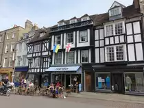 Cambridge, Fachwerkh�user an der Kings Parade Street (08.09.2023)