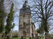 Orlam�nde, evangelische Stadtkirche St. Marien, erbaut im 11. Jahrhundert, Turmhaube von 1651 (22.04.2023)