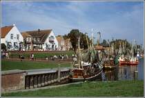 Fischkutter im Hafen von Greetsiel. Scan eines Dias aus dem Jahr 2004.