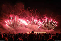 Internationaler Feuerwerkswettbewerb in den Herrenhuser Grten in Hannover: Mitte August konnte die Schweiz zeigen, was sie drauf hat, und wusste mit ihrer etwa halbstndigen Show zu berzeugen. Musik und Pyro waren wunderbar aufeinander abgestimmt.

🕓 19.8.2023 | 22:15 Uhr