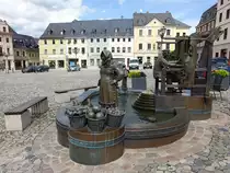 Glauchau, Brunnen und H�user am Marktplatz (13.08.2023)