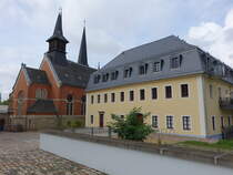 Zwickau, Katharinenkirchhof und Kirche St. Johann Nepomuk (13.08.2023)