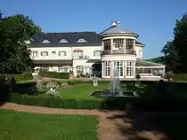 Schloss Wolfsbrunn, erbaut 1911 als Villa mit Park des verm�genden Bergbauunternehmers Karl Georg Wolf (19.08.2023)