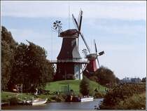 Die Mhlen von Greetsiel. Scan eines Dias aus dem Jahr 2004.