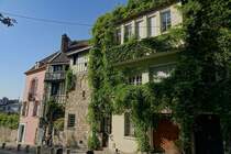 Historische Huser in Mont Marte, Paris. Das Foto habe ich in Juni, 2023 gemacht.