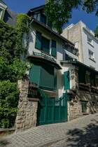 Historische Huser in Mont Marte, Paris. Das Foto habe ich in Juni, 2023 gemacht.