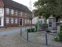 Dassel, Fachwerkh�user am Kirchplatz (28.09.2023)