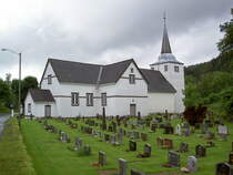 Sndeled, evangelische Kirche, erbaut ab 1150, Kirchturm von 1752, Langhaus vergrert 1768 (24.06.2013)