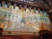 Notre-Dame de Fourvire ist eine rmisch-katholische Votiv- und Wallfahrtskirche auf dem Fourvire-Hgel in Lyon, am 18.10.23. Seit 1998 zhlt sie zusammen mit anderen historischen Sttten in Lyon zum UNESCO-Weltkulturerbe. Die Basilika ist eine dreischiffige Hallenkirche aus weiem Werkstein. Gewlbe und Wnde sind mit vielfarbigen, goldglnzenden Mosaiken und Malereien dekoriert. Die Kirchen in Frankreich sind ffentlich zugnglich und das Fotografieren ist dort erlaubt.