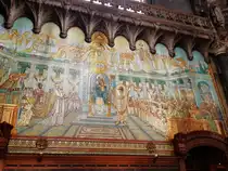 Notre-Dame de Fourvi�re ist eine r�misch-katholische Votiv- und Wallfahrtskirche auf dem Fourvi�re-H�gel in Lyon, am 18.10.23. Seit 1998 z�hlt sie zusammen mit anderen historischen St�tten in Lyon zum UNESCO-Weltkulturerbe. Die Basilika ist eine dreischiffige Hallenkirche aus wei�em Werkstein. Gew�lbe und W�nde sind mit vielfarbigen, goldgl�nzenden Mosaiken und Malereien dekoriert. Die Kirchen in Frankreich sind �ffentlich zug�nglich und das Fotografieren ist dort erlaubt.