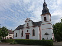 Krperich, kath. Pfarrkirche St. Hubertus, erbaut 1790, Westturm von 1826, Erweiterung 1924 (22.06.2022)