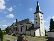 Ittel, kath. Pfarrkirche St. Dionysius, romanischer Turm von 1200, neubarocke Erweiterung von 1927 bis 1928 durch den Architekten Josef Monz (23.06.2022)