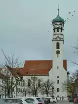 Das Kirchgeb�ude St. Peter und Paul des Kreuzherrenkloster in Memmingen wurde 1709 weitreichend im barocken Stil umgestaltet. (November 2023)