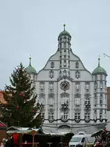 Das Rathaus in Memmingen ist ein mehrst�ckiger Renaissancebau des 16. Jahrhunderts. 