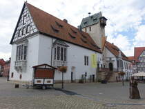 Bad Gandersheim, Rathaus am Marktplatz, stliche Teil entstammt der ehemaligen Marktkirche, westliche Teil ist das eigentliche Rathaus, erbaut 1432 (29.09.2023)