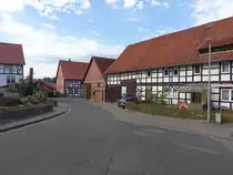 Echte, Fachwerkh�user in der Stra�e Bei der Kirche (29.09.2023)