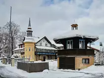 Das urspr�nglich wohl aus zwei Geb�uden aus dem Jahre 1862 zusammengebaute und im Jahr 1903 erweiterte Alte Jagdschloss in Pfronten ist heute eine Ferienunterkunft. (November 2023)