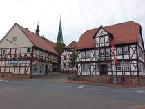 Gieboldehausen, Sparkasse und Fachwerkhaus in der Obertorstrae (01.10.2023)