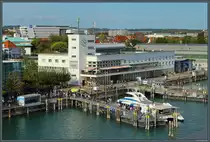 Das ehemalige Empfangsgeb�ude des Hafenbahnhofs von Friedrichshafen wurde 1931 - 1933 im Bahnhausstil errichtet. Heute beherbergt es das Zeppelin-Museum. (Friedrichshafen, 04.10.2023)