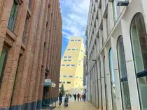 Das Forum Groningen ist ein Geb�ude im Zentrum der niederl�ndischen Stadt Groningen am Nieuwe Markt. Es beherbergt verschiedene Einrichtungen, die t�glich �ffentlich und zum Teil kostenlos zug�nglich sind, darunter die st�dtische Bibliothek, die Touristeninformation VVV und die Dachterrasse, die einen Ausblick �ber die ganze Stadt bietet. Aufnahme: 29. Dezember 2023.