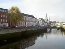 Cork, H�user entlang des Lee River (10.10.2007)