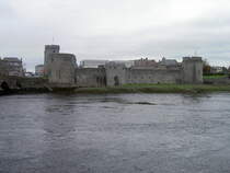 Limerick, King John´s Castle, Burg aus dem 13. Jahrhundert am Shannon River (10.10.2007)