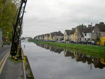 Tullamore, Huser entlang der Clontarf Road am Grand Canal (11.10.2007)