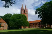 Klosterkirche Dobbertin, gegr�ndet 1220, Kirche erbaut von 1275 bis 1286, Bau der Doppelturmfassade 1837 (11.07.2012)