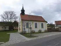 Sinnleithen, Pfarrkirche Christus am �lberg, Verputzter Massivbau mit Satteldach, erbaut 1773 (05.04.2015)