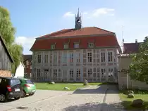 Goldberg, Rathaus in der Lange Stra�e, erbaut von 1828 bis 1832 mit neugotischen Dachreiter (17.09.2012)