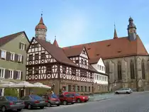 Feuchtwangen, Cafe am Kreuzgang und Stiftskirche in der Hindenburgstra�e (17.06.2007)