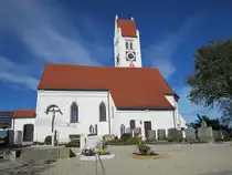 Welshofen, Pfarrkirche St. Peter, Saalbau mit eingezogenem Chor, sp�tgotischer Chor und Turm erbaut um 1524, Langhaus erbaut 1755 (19.10.2014)