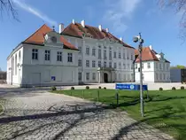 Schloss Haimhausen, erbaut 1660, Umbau im Rokokostil von 1743 bis 1749 durch Fran�ois de Cuvilli�s den �lteren (19.04.2015)