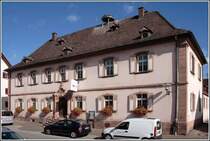 Riegel am Kaiserstuhl. Das Brgerhaus  Alte Schule . Hier und in einem hinteren Gebudeteil befindet sich das Museum Riegel. 13.08.2008