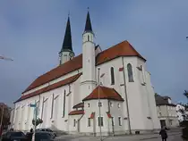 Freilassing, Stadtpfarrkirche St. Rupert, erbaut von 1924 bis 1926 durch Adolf Muesmann (10.11.2018)
