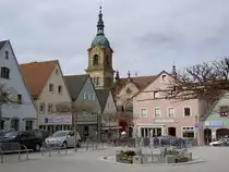 Pegnitz, H�user und Pfarrkirche St. Bartholom�us an der Hauptstra�e (21.04.2012)