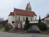 Dorfen, Pfarrkirche St. �gidius, sp�tgotischer Saalbau aus Tuffsteinquadern, erbaut um 1500, von 1877 bis 1881 nach Westen erweitert (09.02.2016)