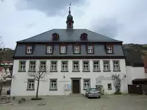 Pottenstein, ehem. Rathaus, heute B�rgerhaus im Malerwinkel, zweigeschossiger Mansardwalmdachbau mit Dachreiter, erbaut im 19. Jahrhundert (21.04.2012)